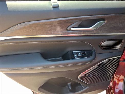 Certified 2024 Jeep Grand Cherokee Overland w/ Advanced Protech Group III AWD/4WD image 19
