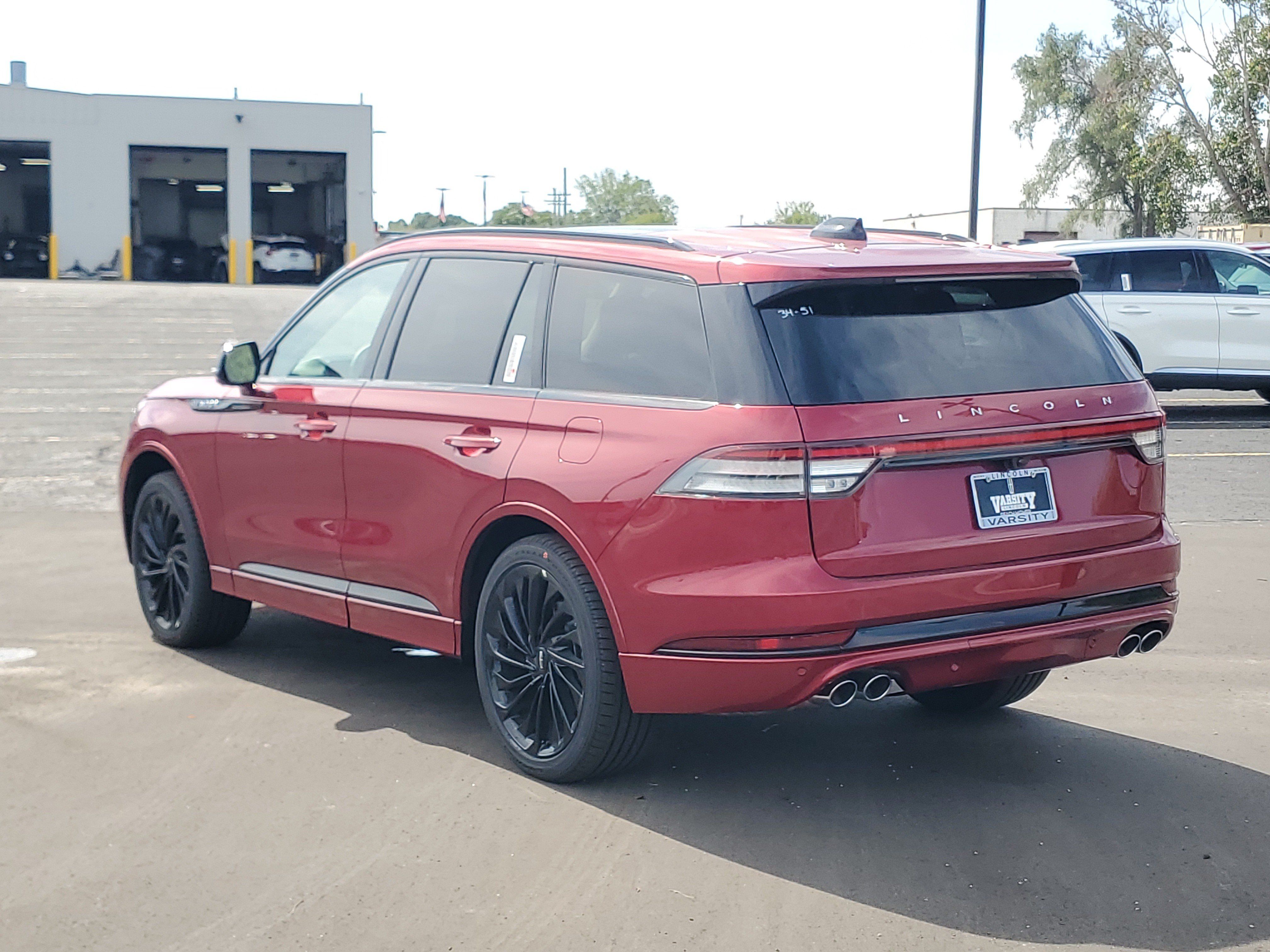 New 2027 Lincoln Aviator Reserve w/ Jet Appearance Package AWD/4WD image 3