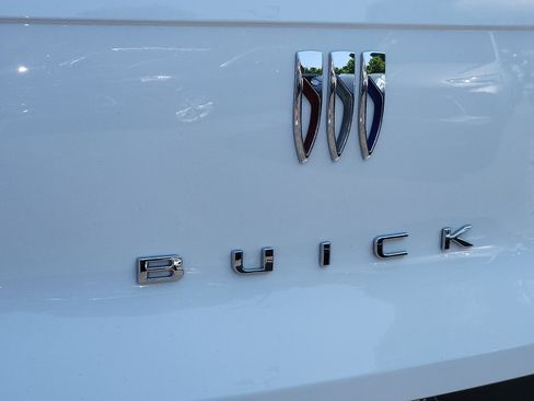 Used 2024 Buick Envista Preferred w/ Convenience I Package FWD image 32