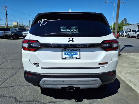 Used 2024 Honda Pilot TrailSport image 8