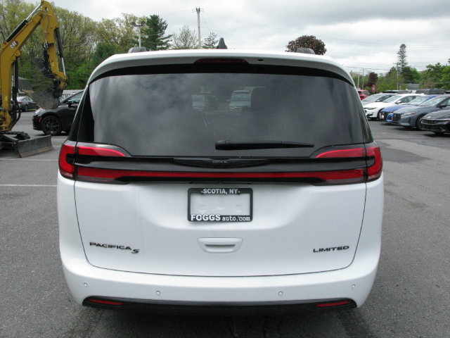 Used 2025 Chrysler Pacifica Limited FWD image 5