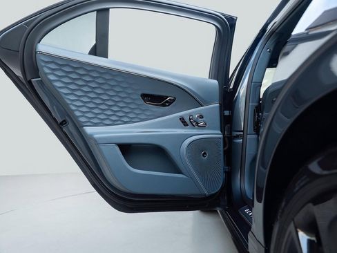 Used 2026 Bentley Flying Spur Plug-In Hybrid AWD/4WD image 10