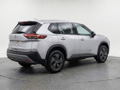 Used 2025 Nissan Rogue SV image 9