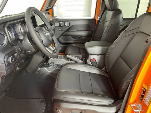 New 2025 Jeep Gladiator Sport image 2