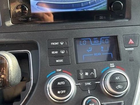 Used 2015 Toyota Sienna XLE w/ XLE Navigation Package FWD image 21