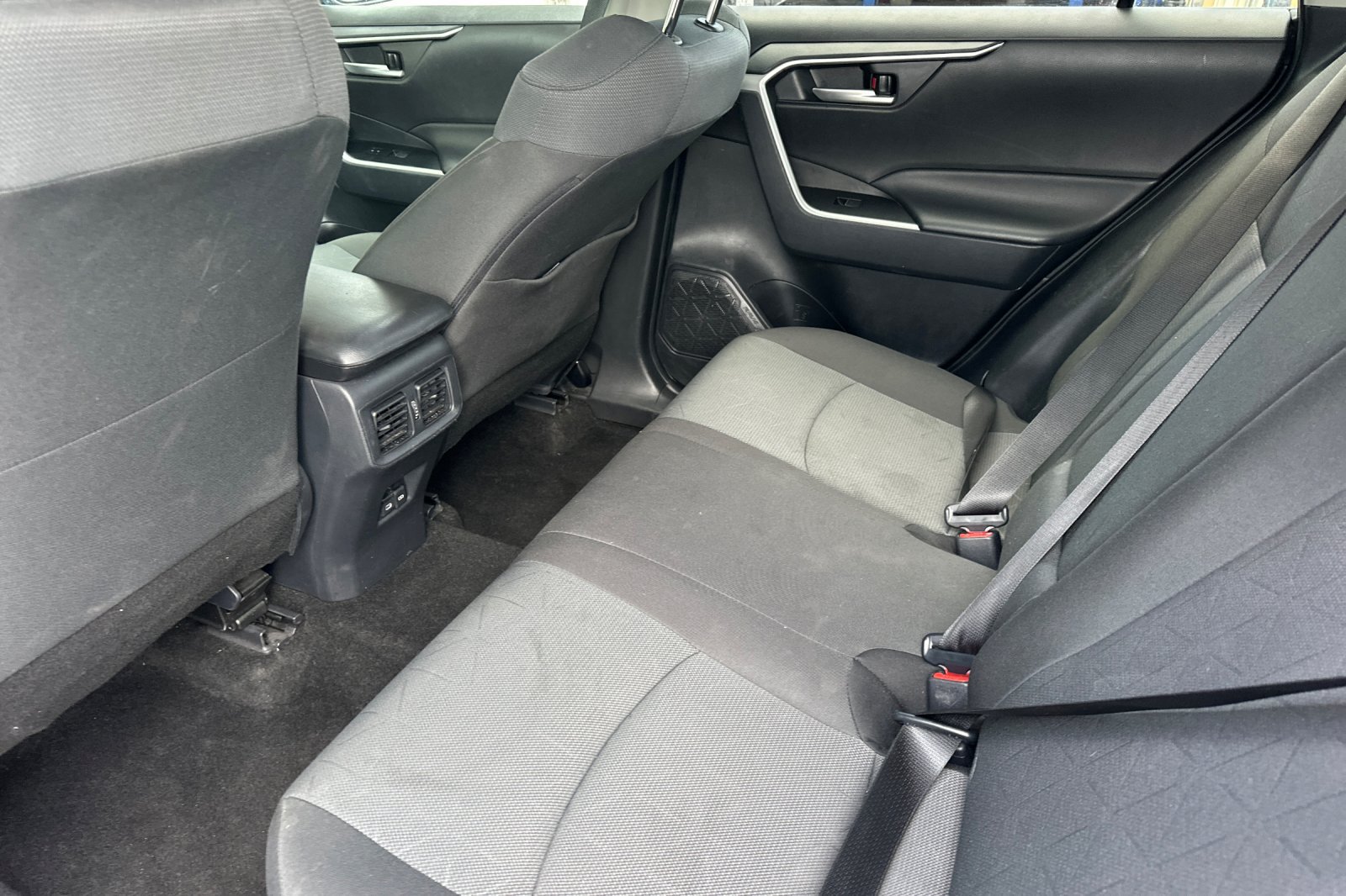 Used 2025 Toyota RAV4 XLE FWD image 11
