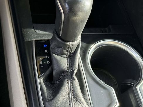 Used 2019 Toyota Camry XLE image 18