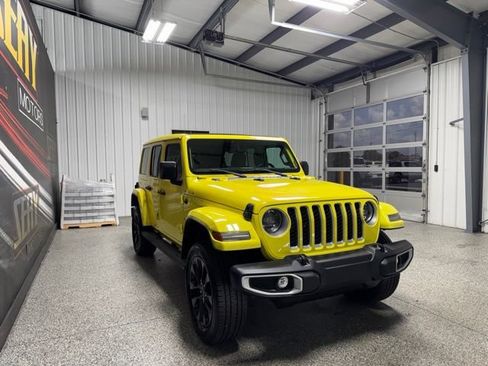 Used 2023 Jeep Wrangler Unlimited Sahara w/ Cold Weather Group AWD/4WD image 16