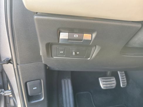 Used 2020 Land Rover Range Rover Evoque R-Dynamic SE AWD/4WD image 24