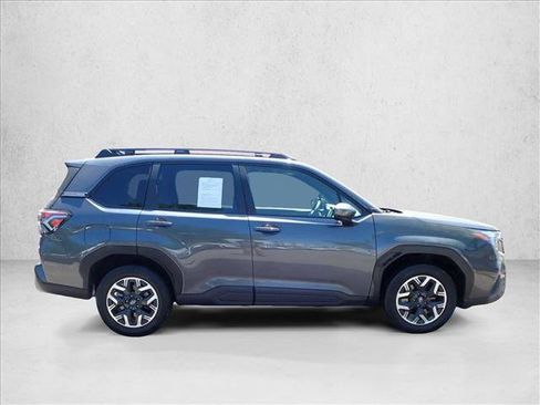 Used 2025 Subaru Forester Premium AWD/4WD image 5