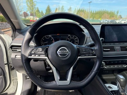 Used 2020 Nissan Altima 2.5 SR w/ Premium Package image 10