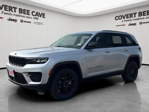 New 2025 Jeep Grand Cherokee Altitude image 3