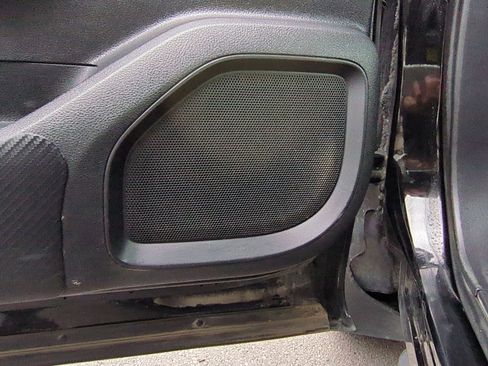 Used 2021 Nissan Titan SV w/ SV Convenience Package image 15