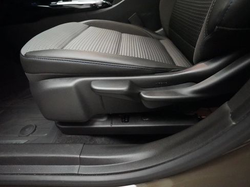 Used 2024 Chevrolet Trax LT w/ Driver Confidence Package FWD image 28