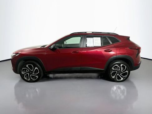 Used 2024 Chevrolet Trax RS w/ Sunroof Package FWD image 4