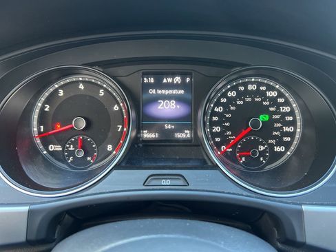 Used 2020 Volkswagen Atlas Cross Sport SE w/ Towing Package image 16