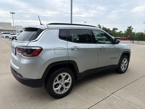 Used 2024 Jeep Compass Latitude AWD/4WD image 5