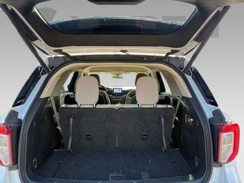 Used 2020 Ford Explorer XLT image 18