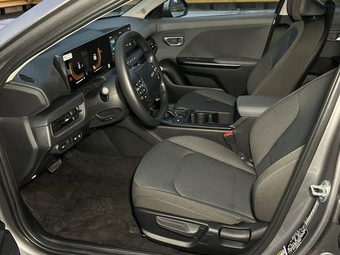 New 2025 Kia K4 LXS image 17