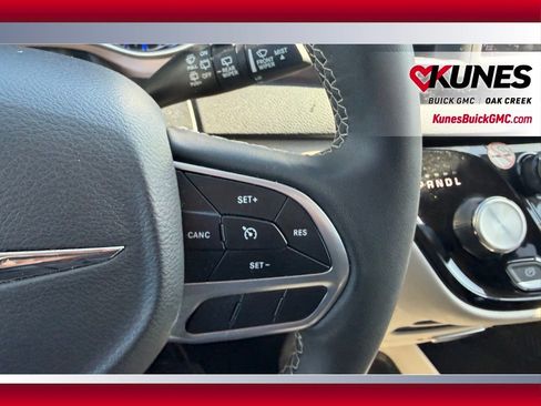 Used 2023 Chrysler Voyager LX FWD image 14