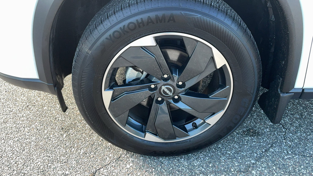 Used 2025 Nissan Rogue SV w/ SV Premium Package AWD/4WD image 9