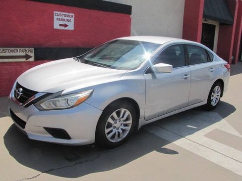 Used 2017 Nissan Altima 2.5 S w/ Power Driver Seat Package FWD image 6