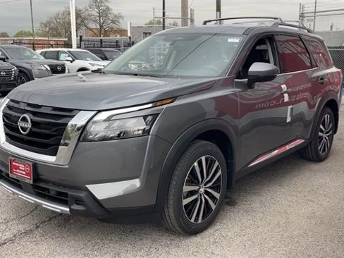 New 2025 Nissan Pathfinder Platinum image 8