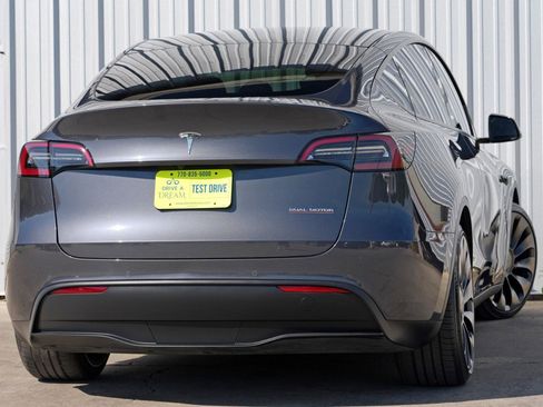Used 2022 Tesla Model Y Performance image 5