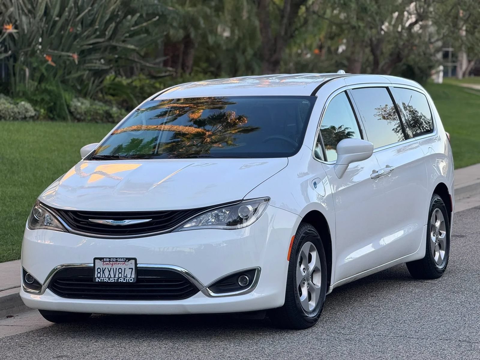 Used 2019 Chrysler Pacifica Touring Plus FWD image 1