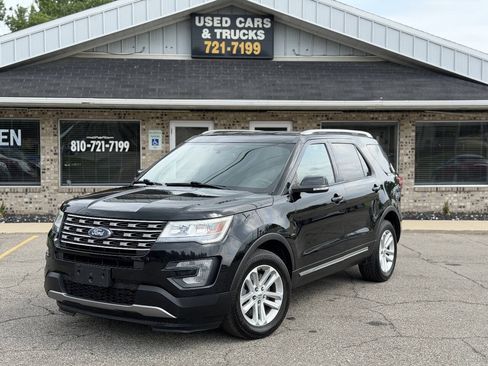 Used 2017 Ford Explorer XLT w/ Equipment Group 201A FWD image 1