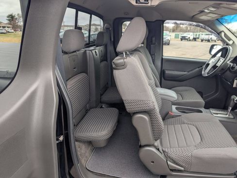 Used 2012 Nissan Frontier SV image 12