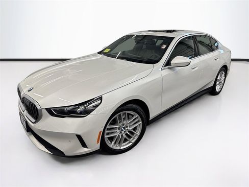 Certified 2025 BMW 530i xDrive w/ Premium Package image 1