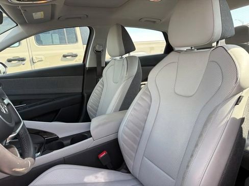 Used 2024 Hyundai Elantra Limited FWD image 17