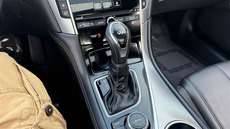Used 2018 INFINITI Q60 2.0t w/ Moonroof Package RWD image 18