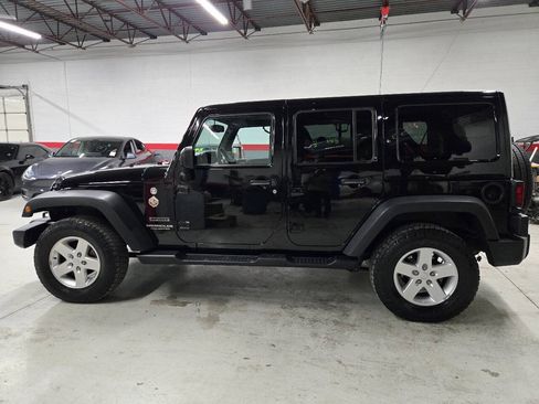 Used 2017 Jeep Wrangler Unlimited Sport w/ Quick Order Package 24S AWD/4WD image 8