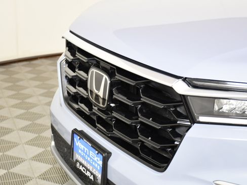 Used 2025 Honda Pilot Touring image 11
