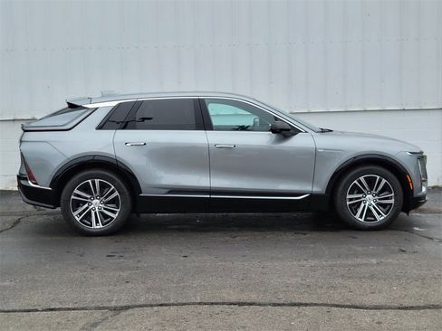 New 2025 Cadillac Lyriq Luxury image 2