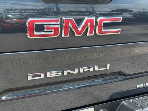 Used 2021 GMC Sierra 1500 Denali w/ Denali Ultimate Package AWD/4WD image 9