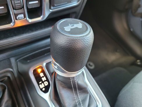 Used 2025 Jeep Wrangler Unlimited Sahara AWD/4WD image 21
