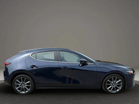 Used 2022 MAZDA MAZDA3 s FWD image 3