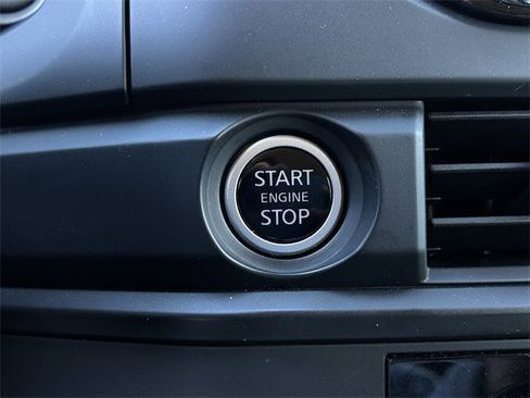 Used 2024 Nissan Pathfinder S image 23