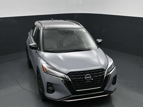 Used 2024 Nissan Kicks SR w/ SR Premium Package FWD image 34