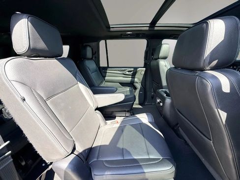 Used 2022 GMC Yukon XL Denali AWD/4WD image 16