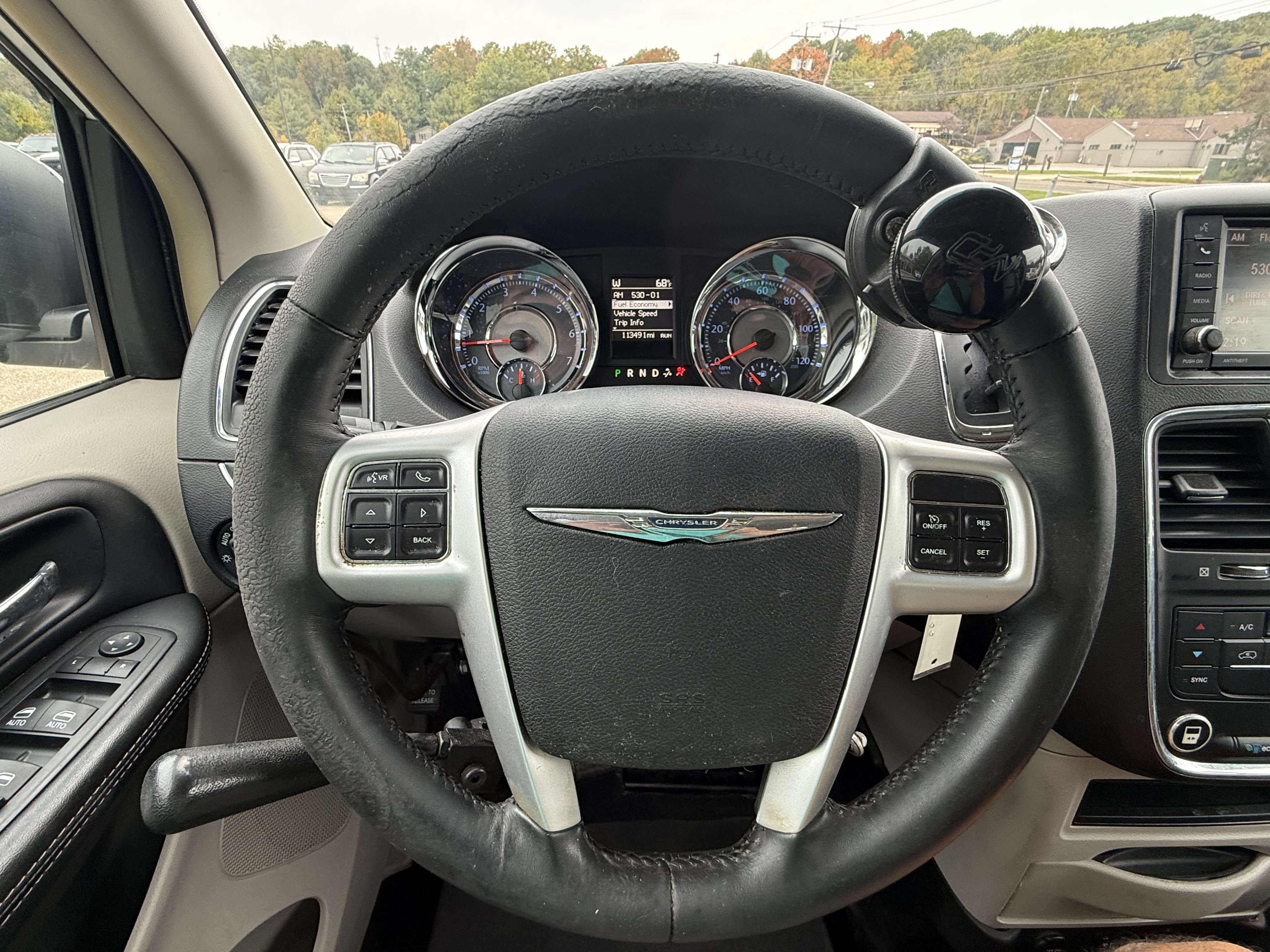 Used 2016 Chrysler Town & Country Touring FWD image 13