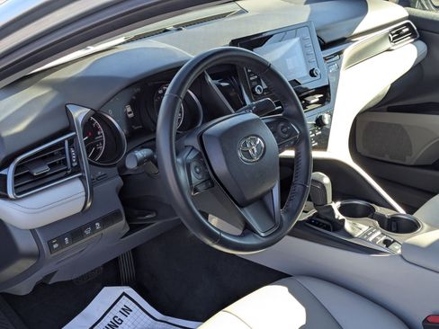 Used 2023 Toyota Camry SE image 9