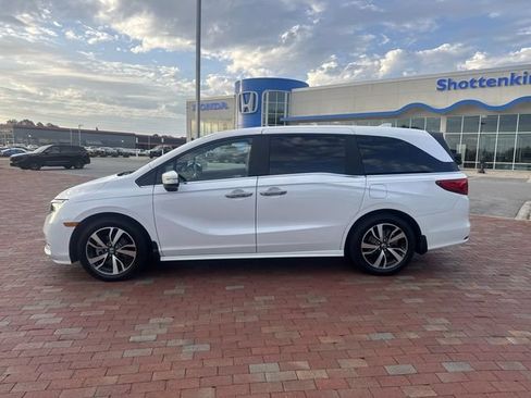 Used 2024 Honda Odyssey Touring image 3