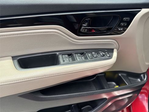 Used 2024 Honda Odyssey Touring image 18
