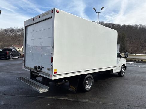 Used 2019 GMC Savana 3500 w/ Power Convenience Package image 5