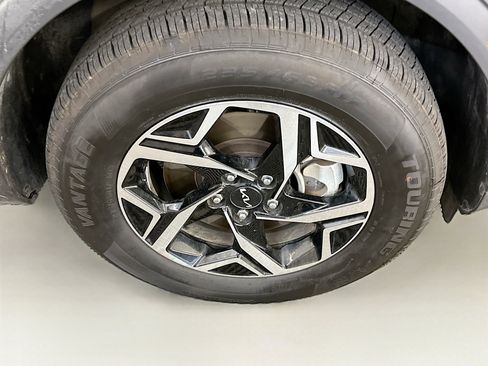 Used 2025 Kia Sportage LX image 11