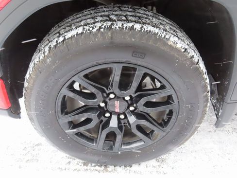 Used 2025 GMC Sierra 1500 Elevation image 17